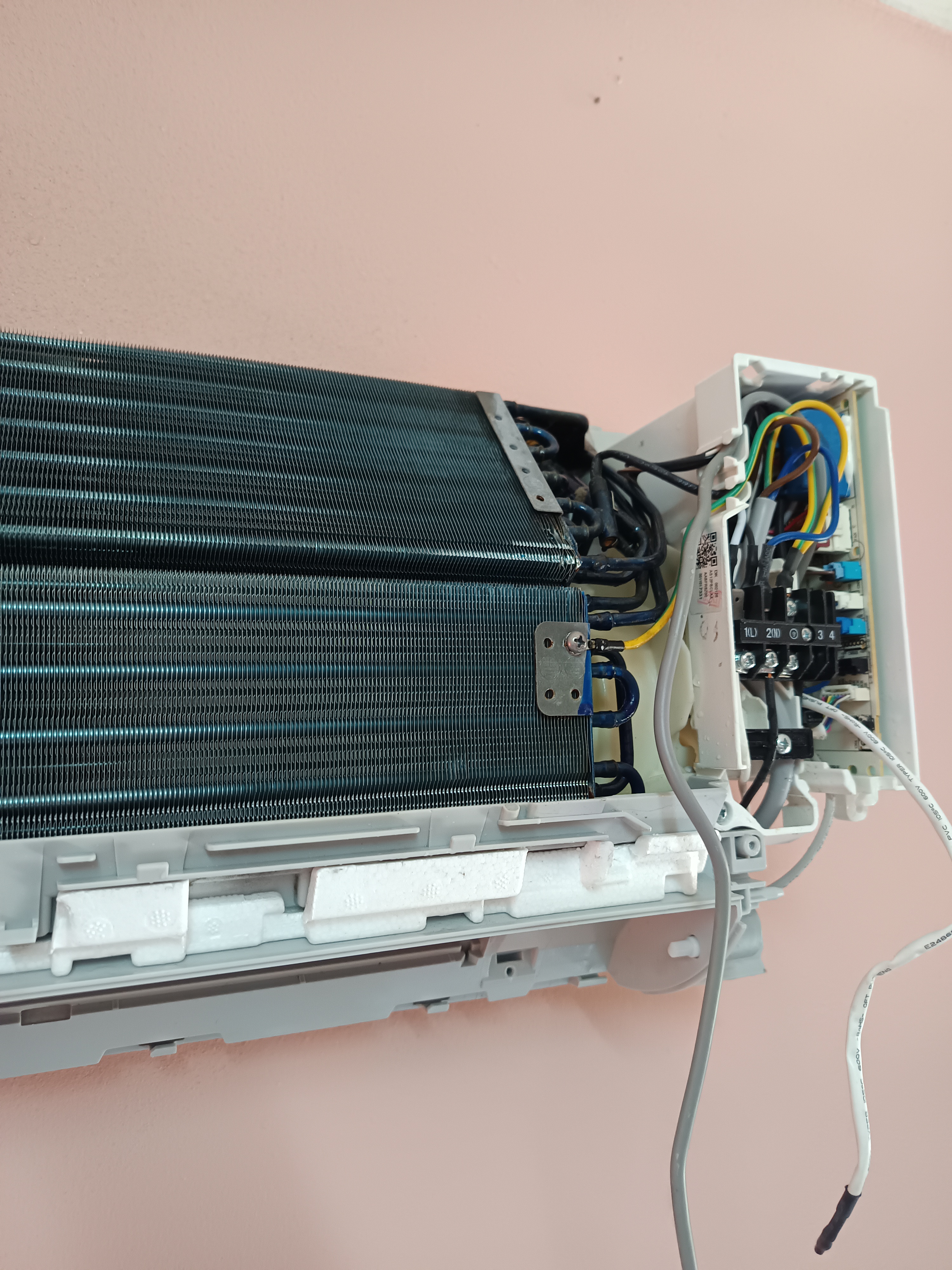 บริการล้างแอร์บ้านวังน้อยแอร์ยี่ห้อ Haier รุ่น HSU-13CQAC03TF - รูปภาพผลงานที่ 8