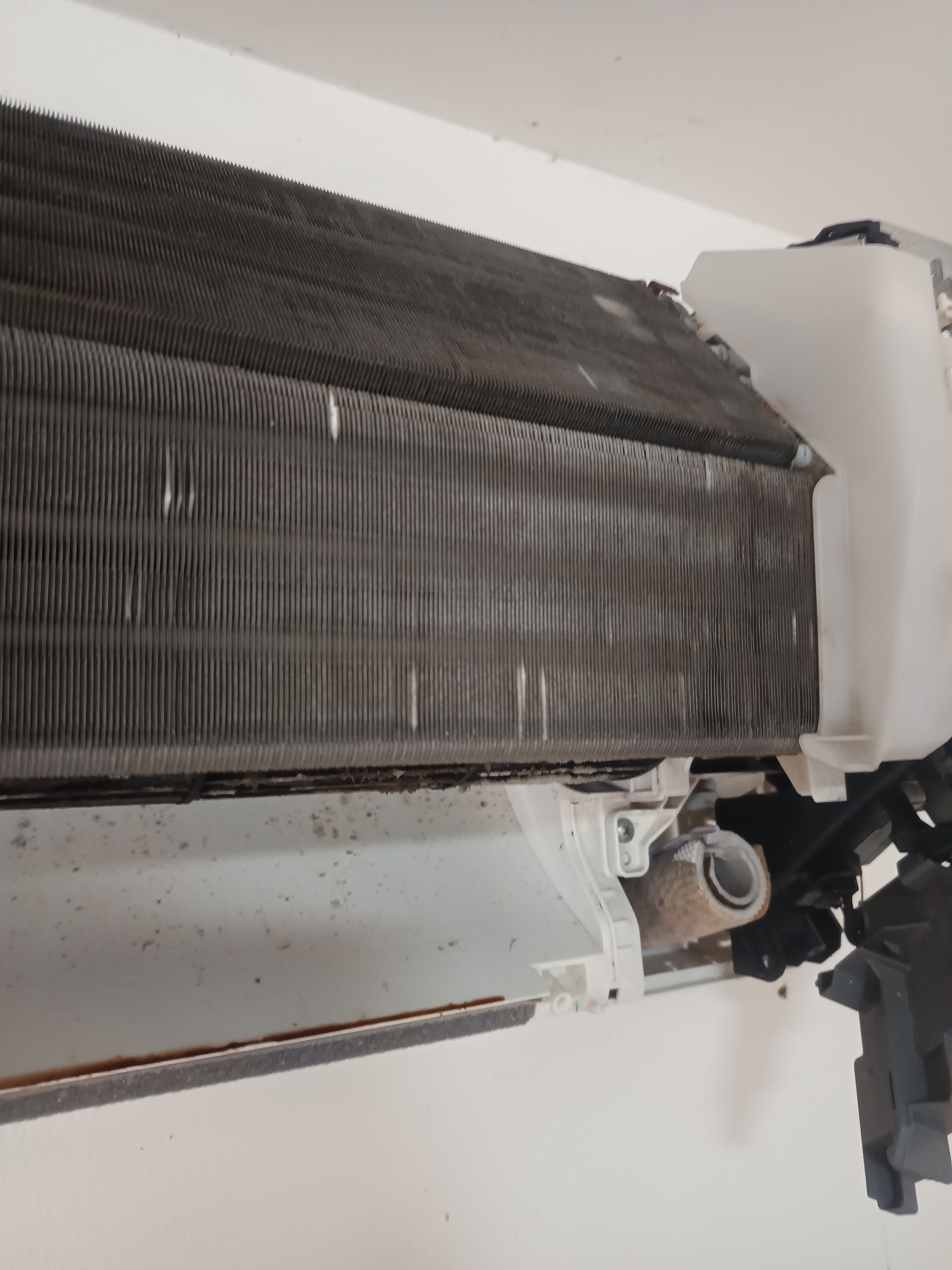 ล้างแอร์ในหมู่บ้านนราวัลย์วังน้อย - รูปภาพผลงานที่ 1