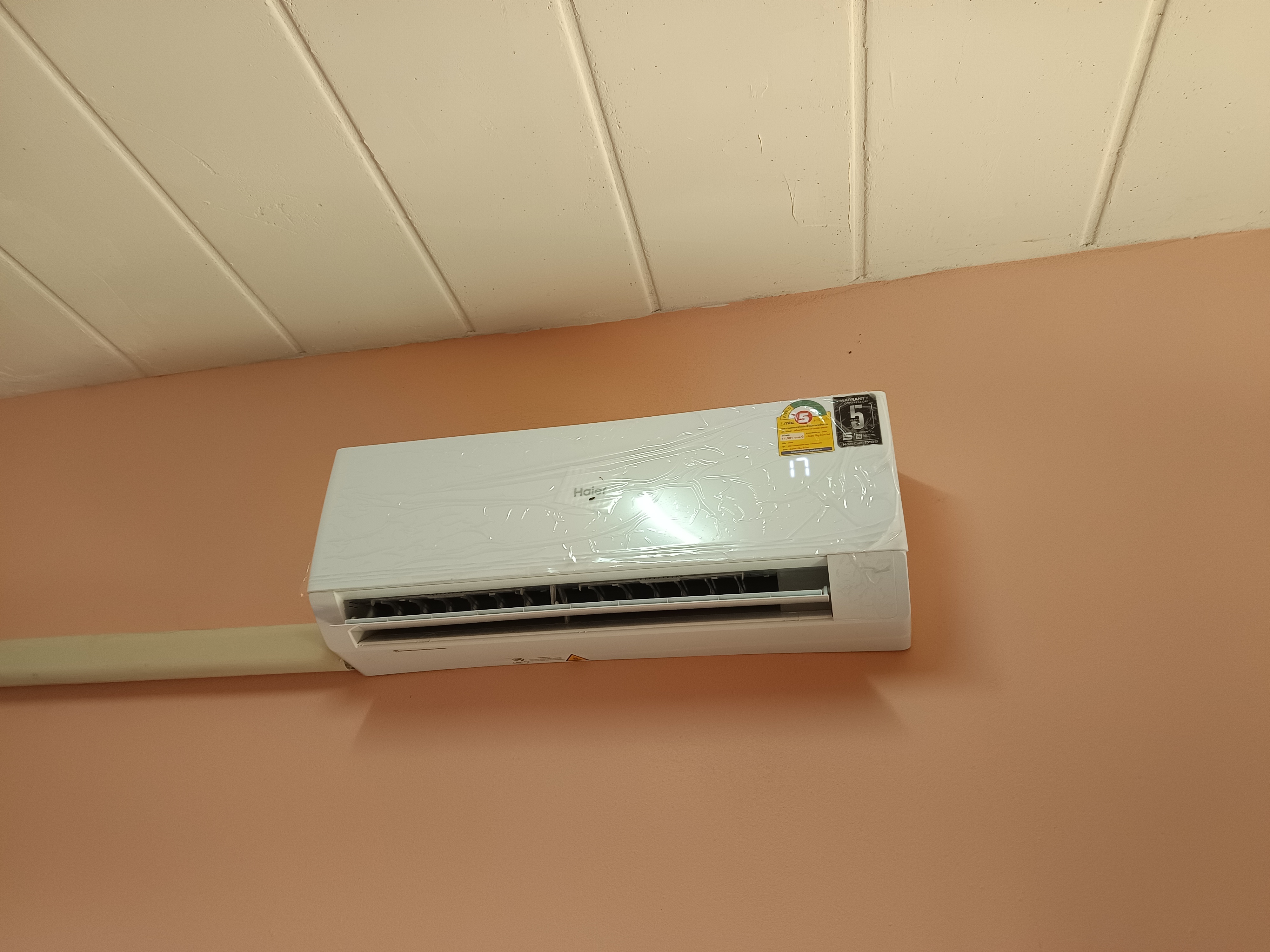 บริการล้างแอร์บ้านวังน้อยแอร์ยี่ห้อ Haier รุ่น HSU-13CQAC03TF - รูปภาพผลงานที่ 1